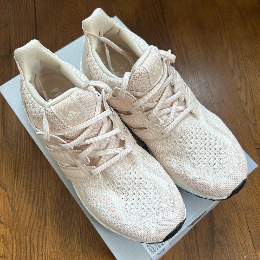 Adidas women’s ultraboost DNA 5.0 size 9.5 ivory